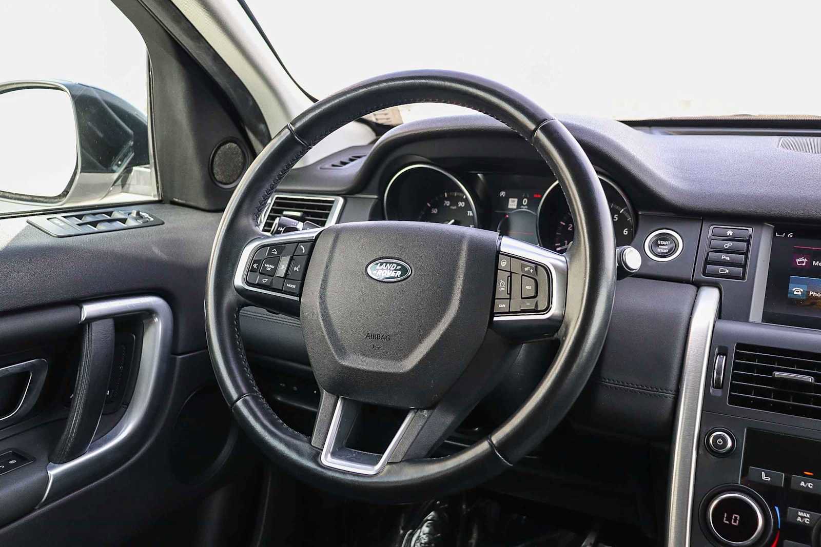 Used 2018 Land Rover Discovery Sport HSE image 16