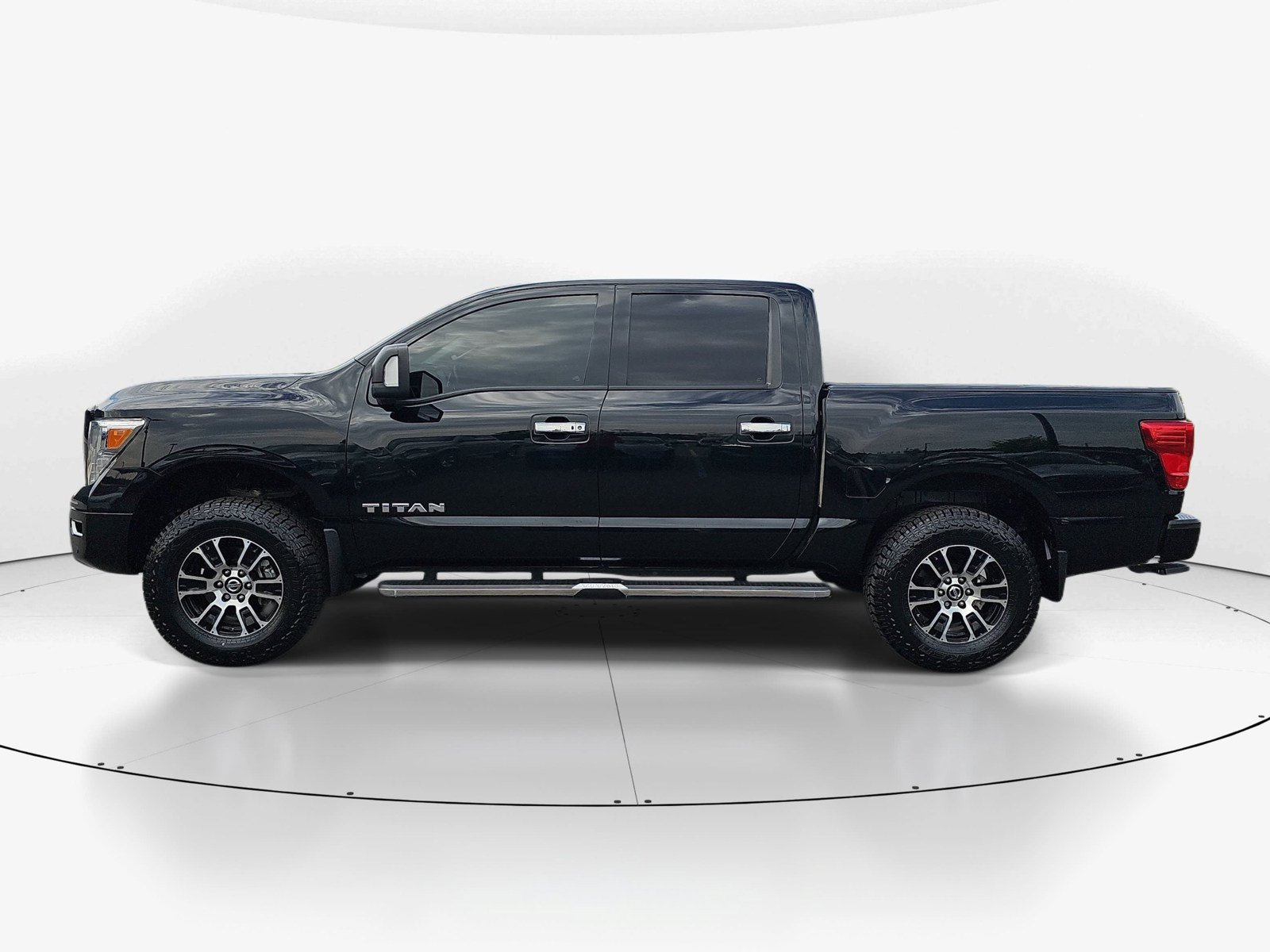 Used 2021 Nissan Titan SV w/ SV Convenience Package AWD/4WD image 7