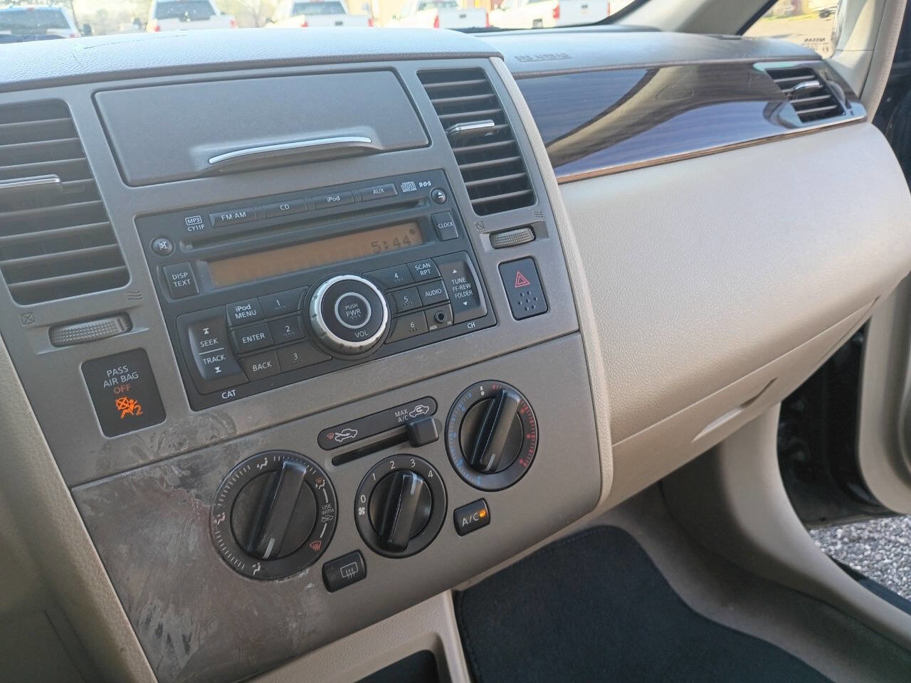 Used 2011 Nissan Versa SL image 12
