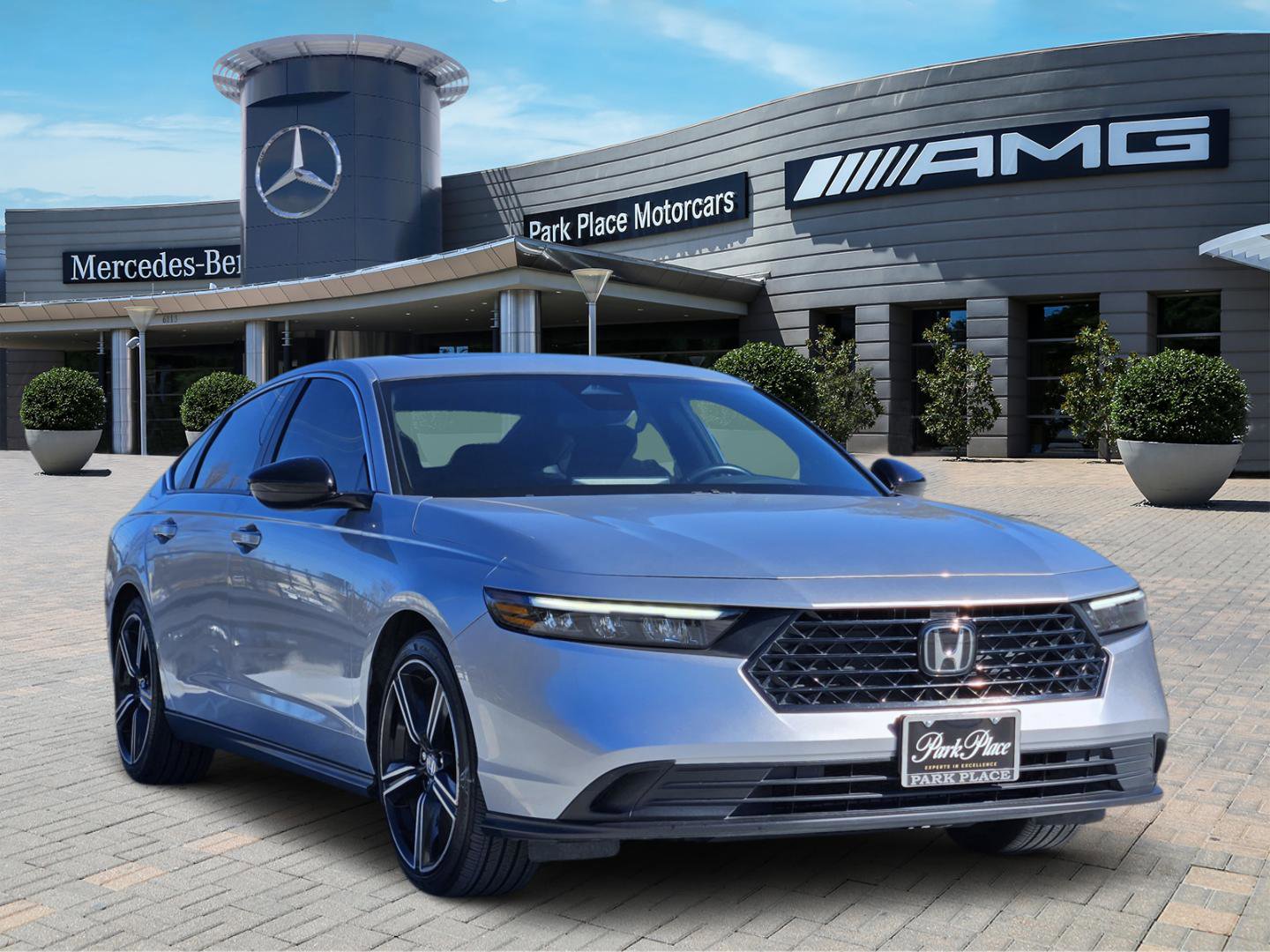 Used 2024 Honda Accord Sport image 2