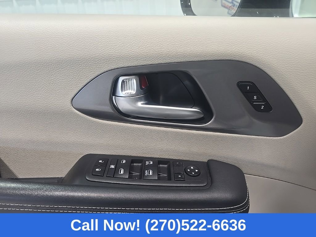 Used 2024 Chrysler Pacifica Touring-L image 13