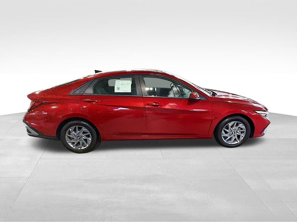 Used 2024 Hyundai Elantra SEL FWD image 4