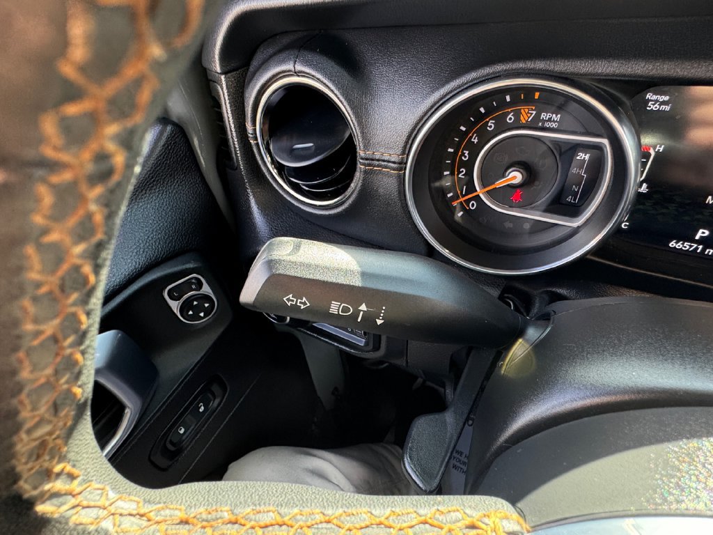 Used 2023 Jeep Gladiator Overland AWD/4WD image 14