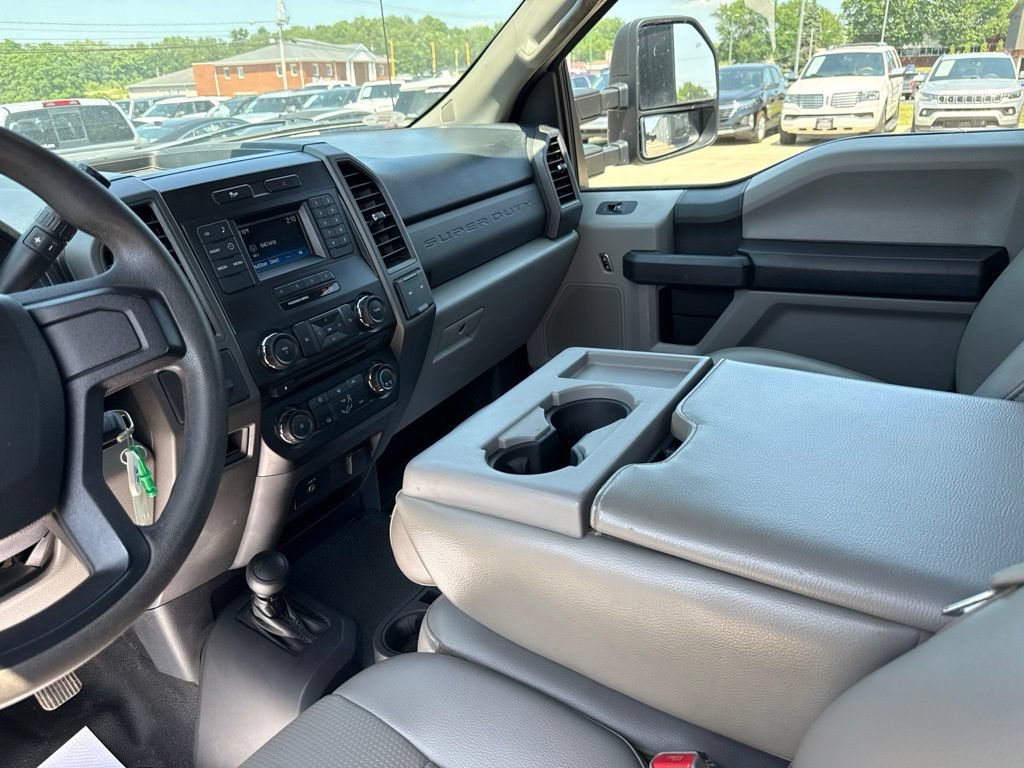 Used 2017 Ford F550 4x4 Regular Cab Super Duty image 8