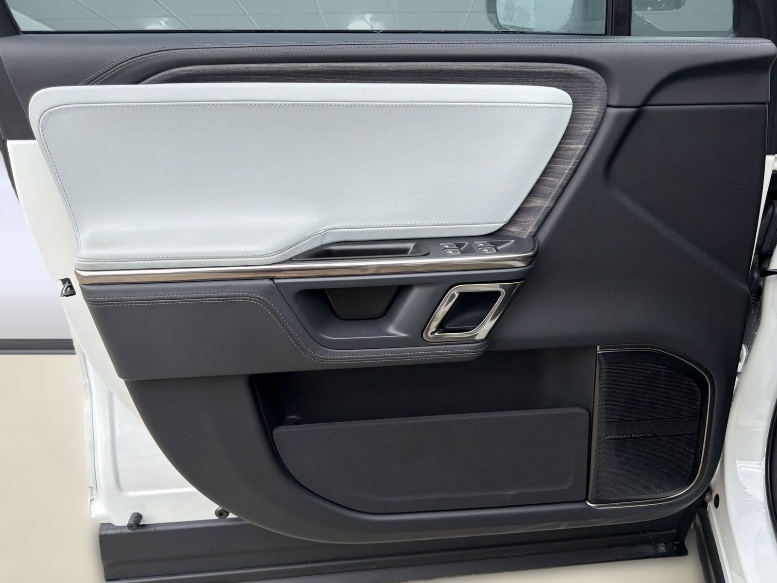 Used 2022 Rivian R1T Adventure AWD/4WD image 13