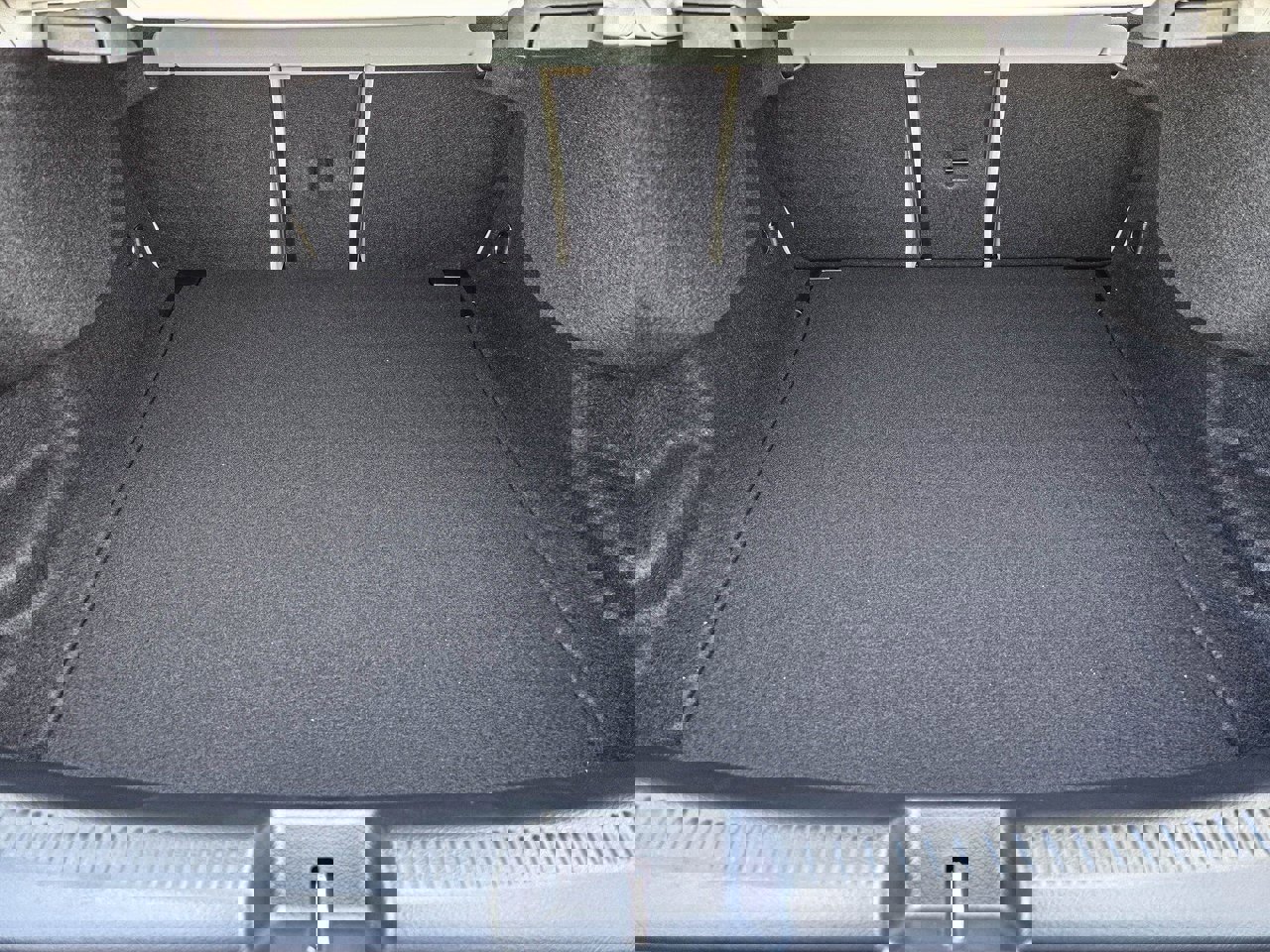 New 2025 Mercedes-Benz C 300 4MATIC Sedan image 12