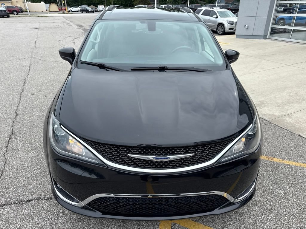 Used 2020 Chrysler Pacifica Touring-L Plus FWD image 11