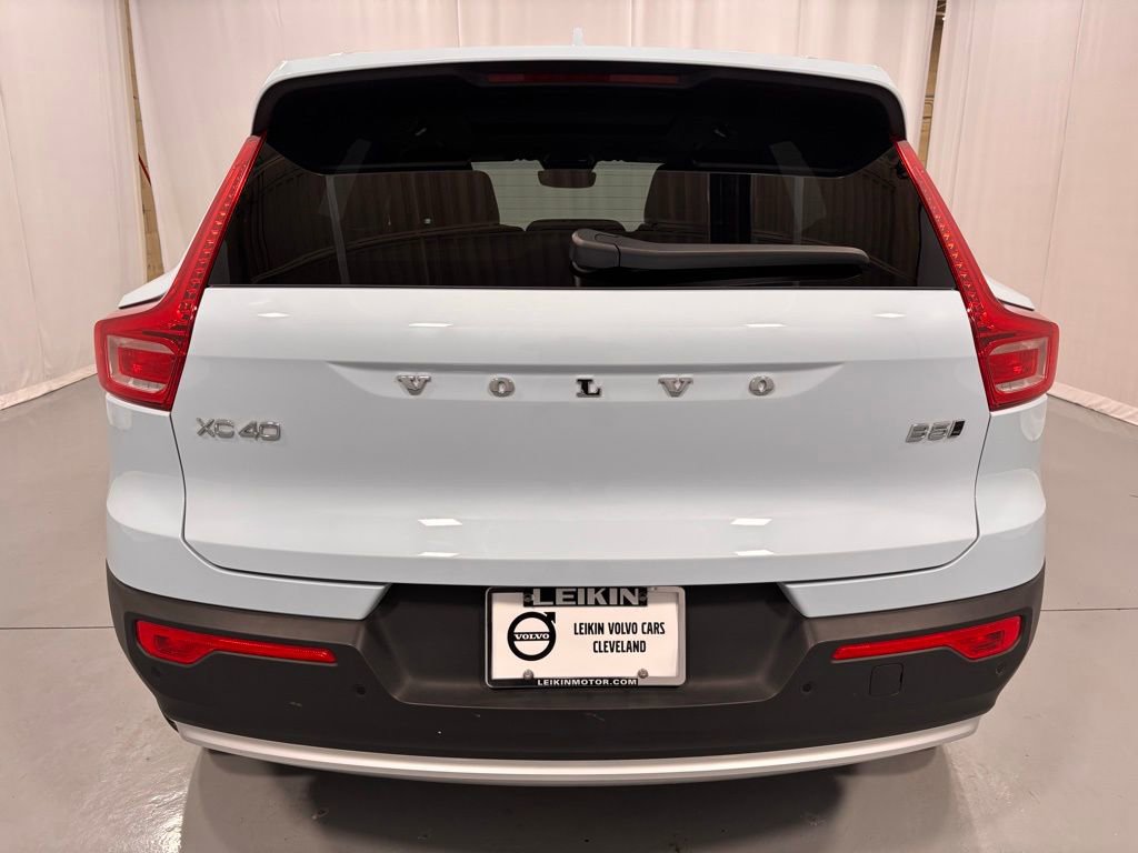 Certified 2025 Volvo XC40 B5 Core image 7