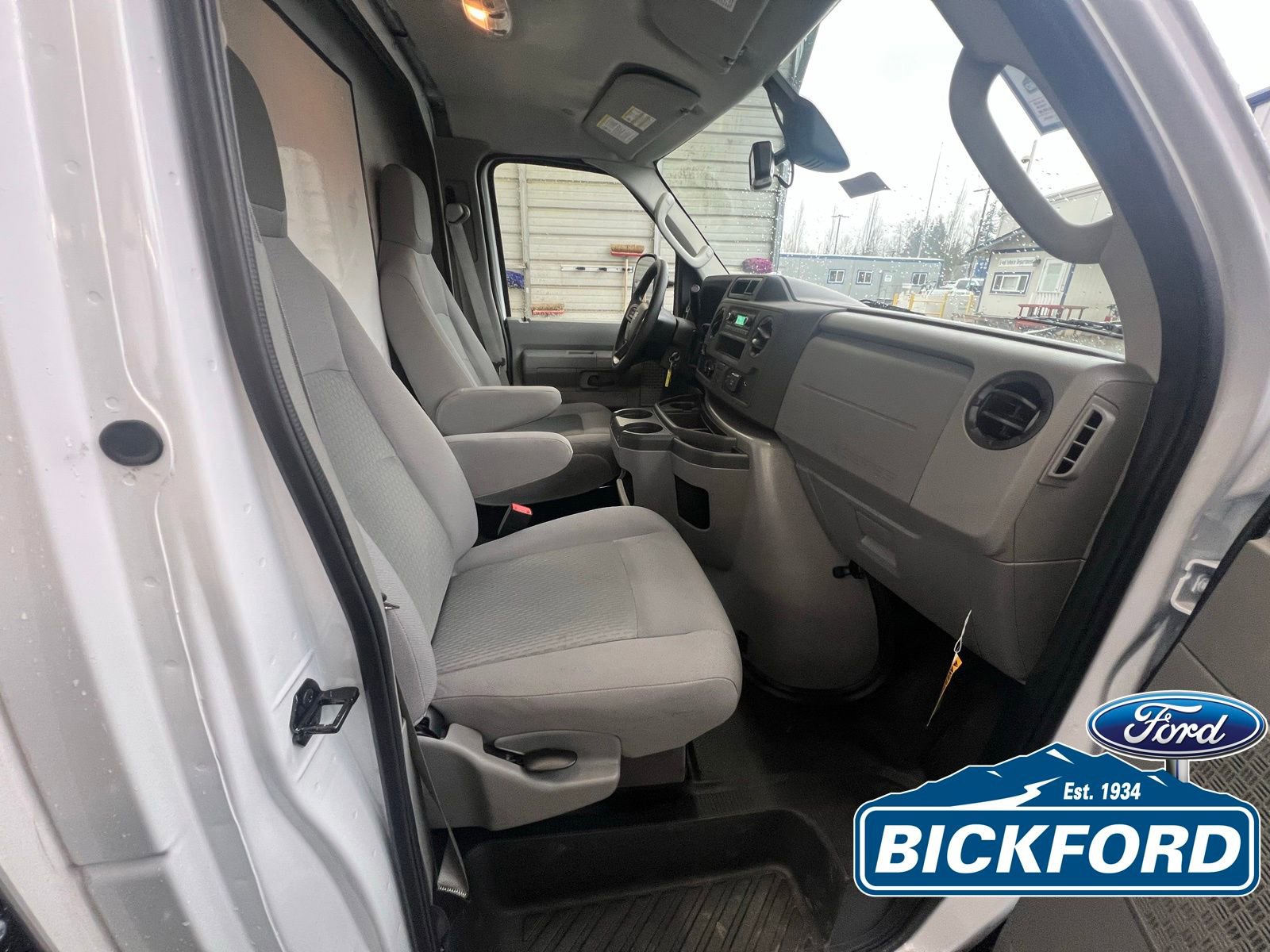 New 2026 Ford E-450 and Econoline 450 Super Duty w/ Interior Upgrade Package RWD image 7