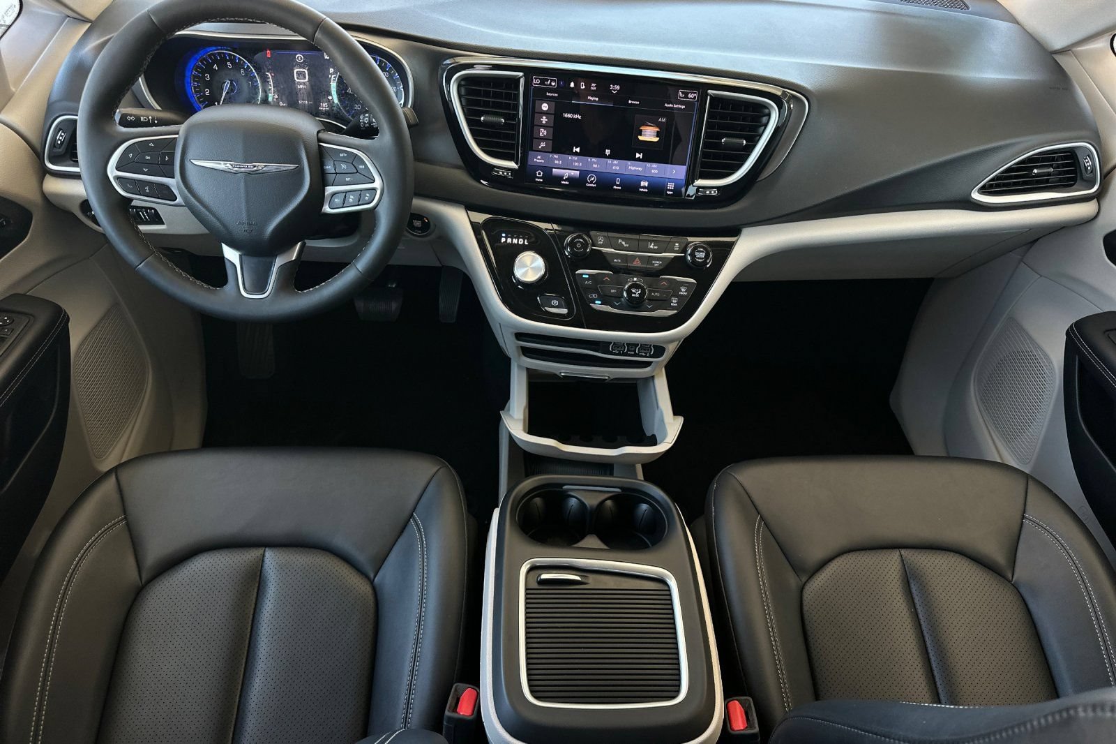 Used 2024 Chrysler Pacifica Touring-L FWD image 12