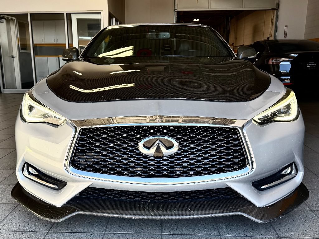 Used 2018 INFINITI Q60 3.0t Luxe RWD image 3