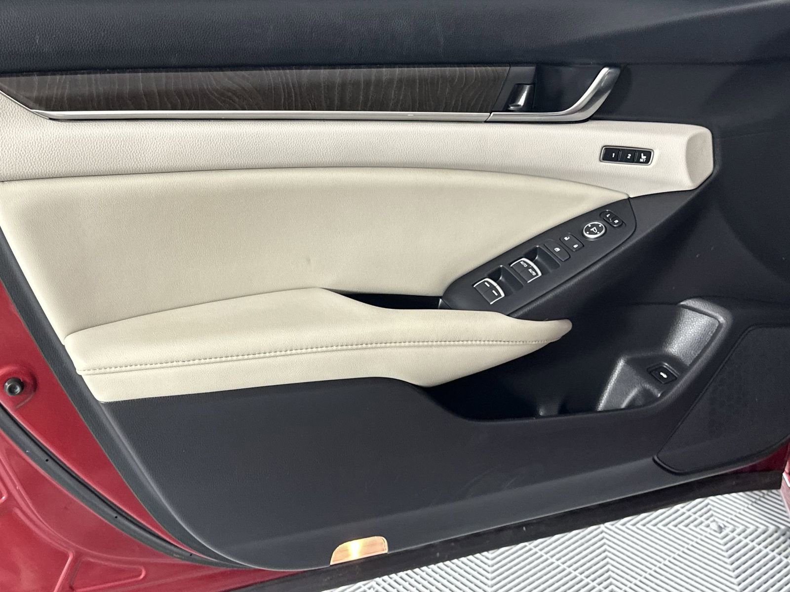 Used 2020 Honda Accord Touring image 29