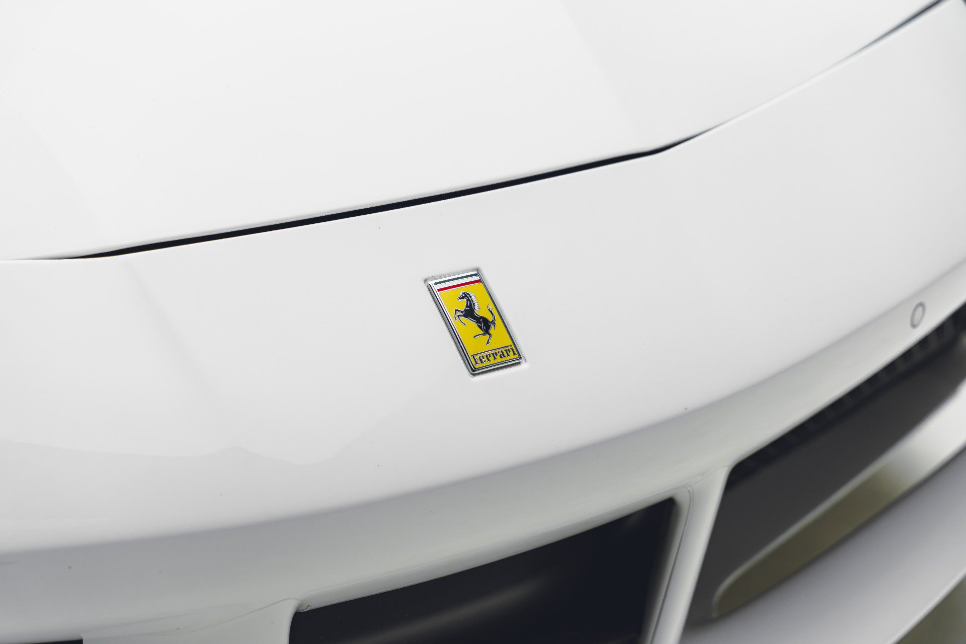 Used 2018 Ferrari 488 GTB RWD image 9