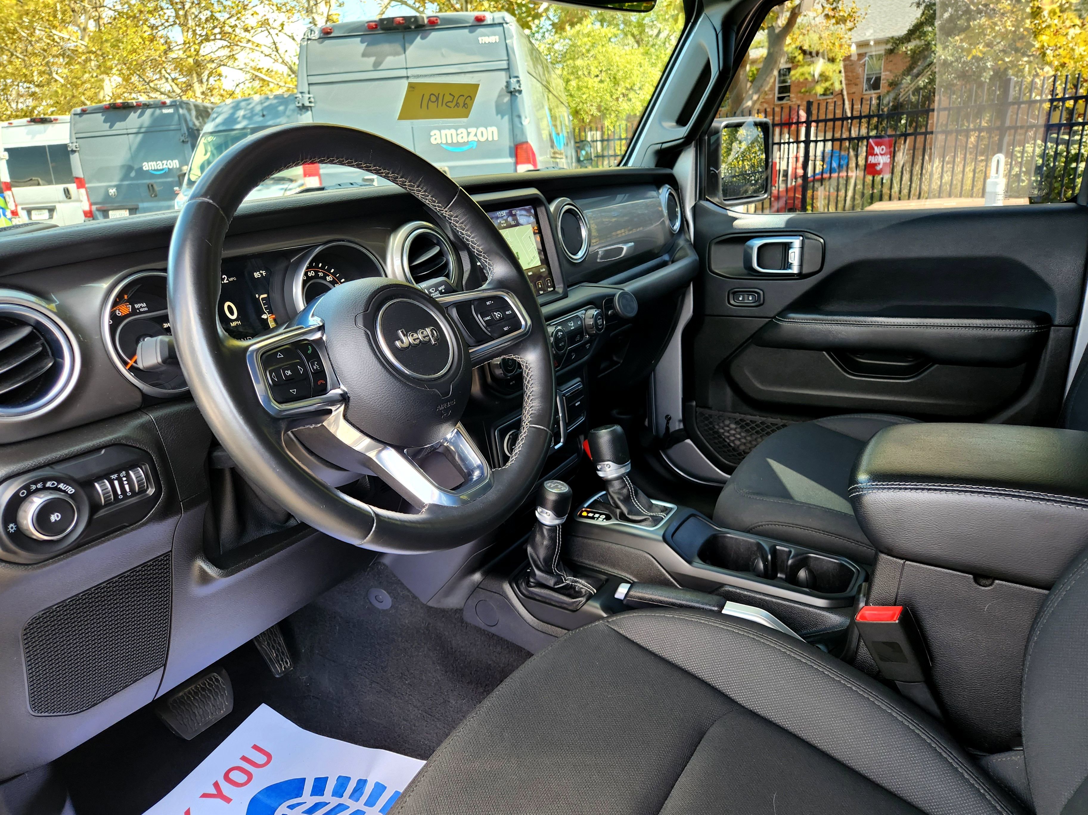 Used 2018 Jeep Wrangler Unlimited Sahara image 18