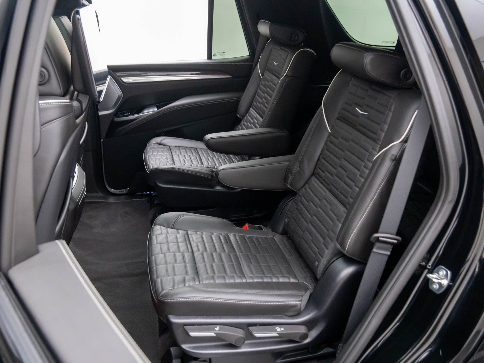 Used 2025 Cadillac Escalade V w/ LPO, ONYX Package image 19