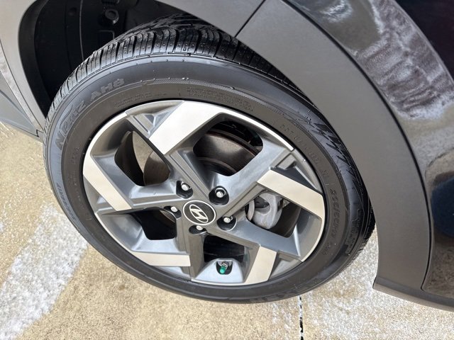 Used 2023 Hyundai Venue SEL image 8