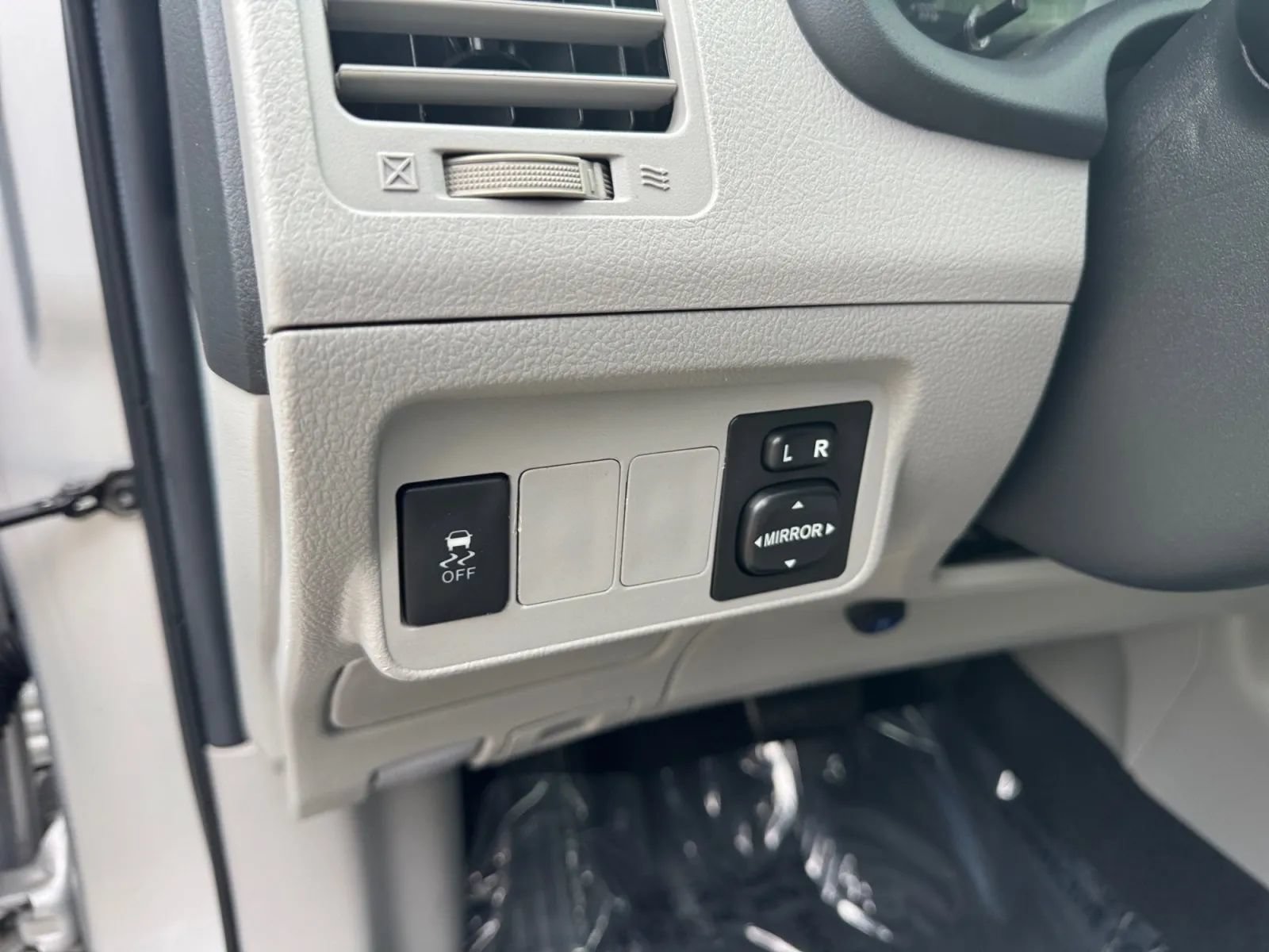 Used 2013 Toyota Corolla L FWD image 21