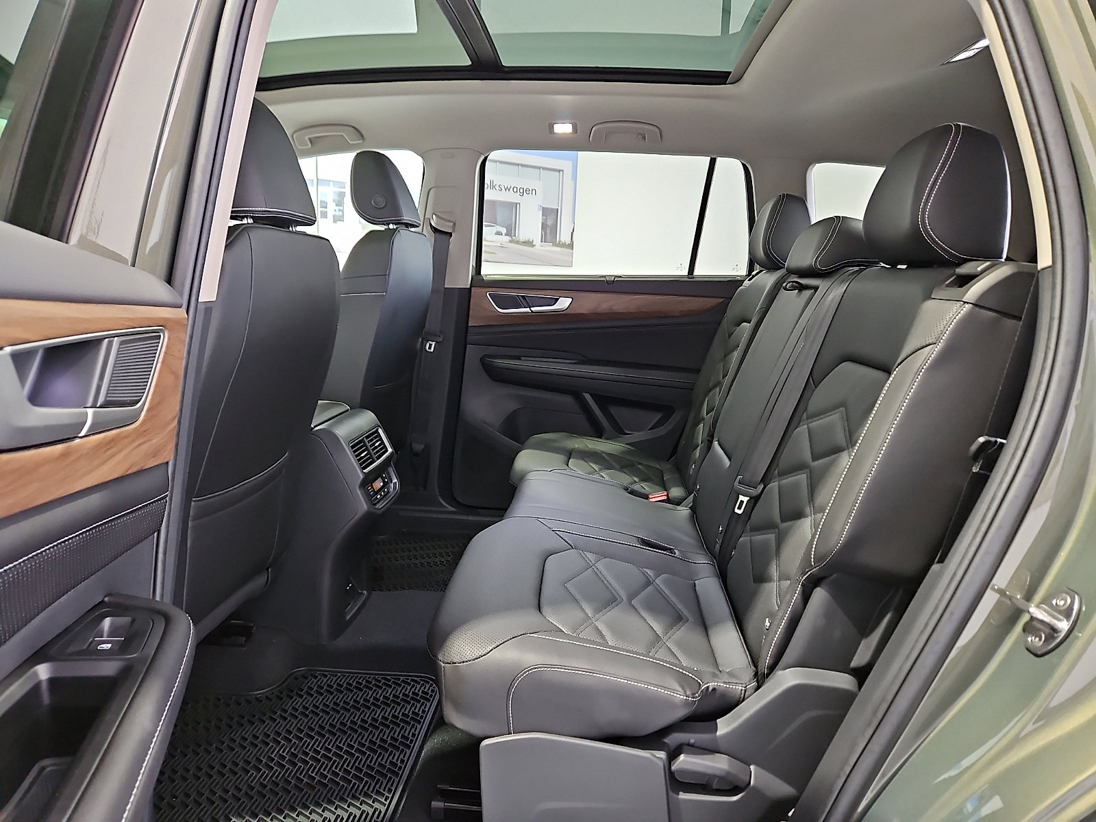 New 2026 Volkswagen Atlas SE image 12