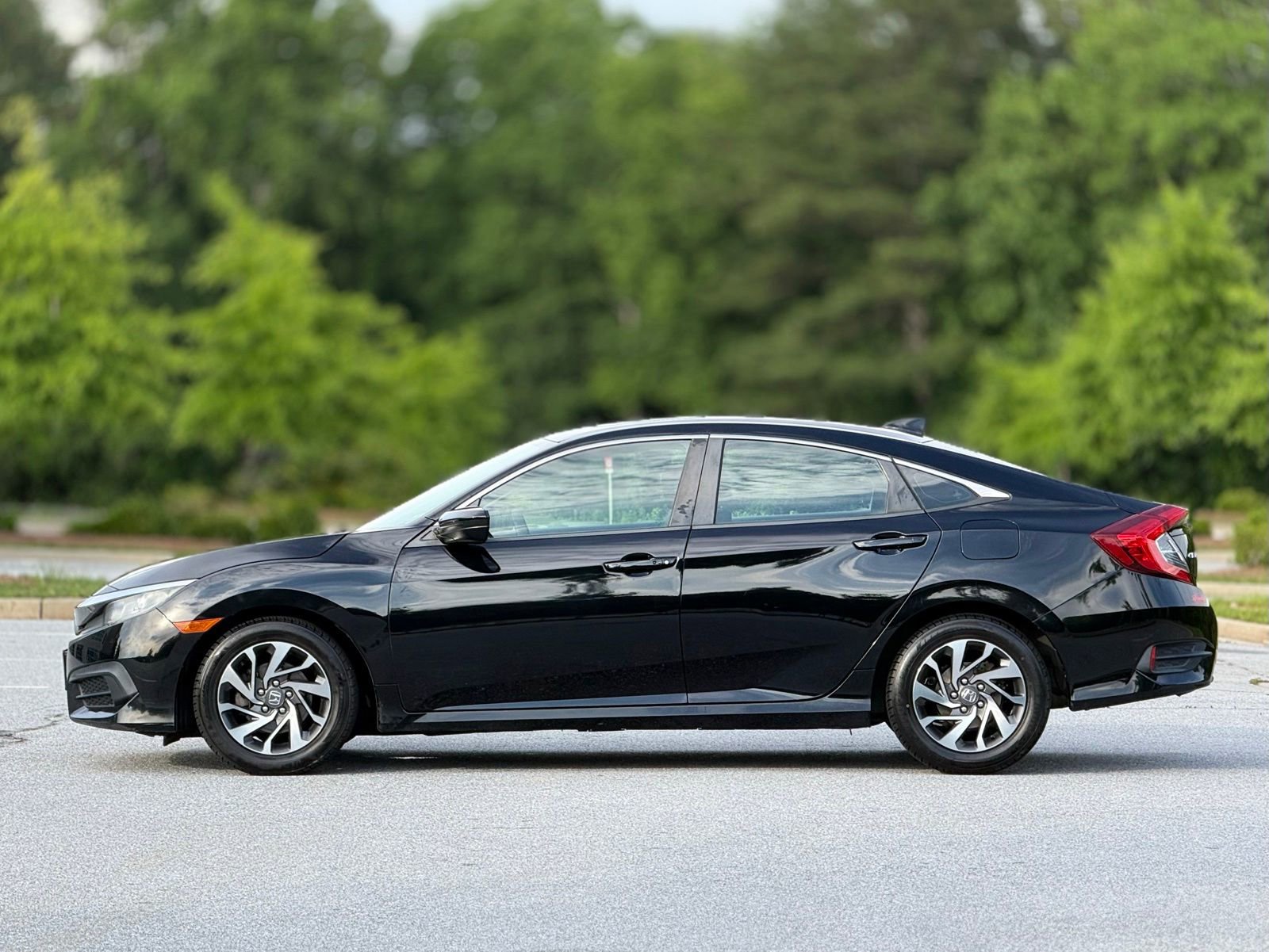 Used 2018 Honda Civic EX image 9