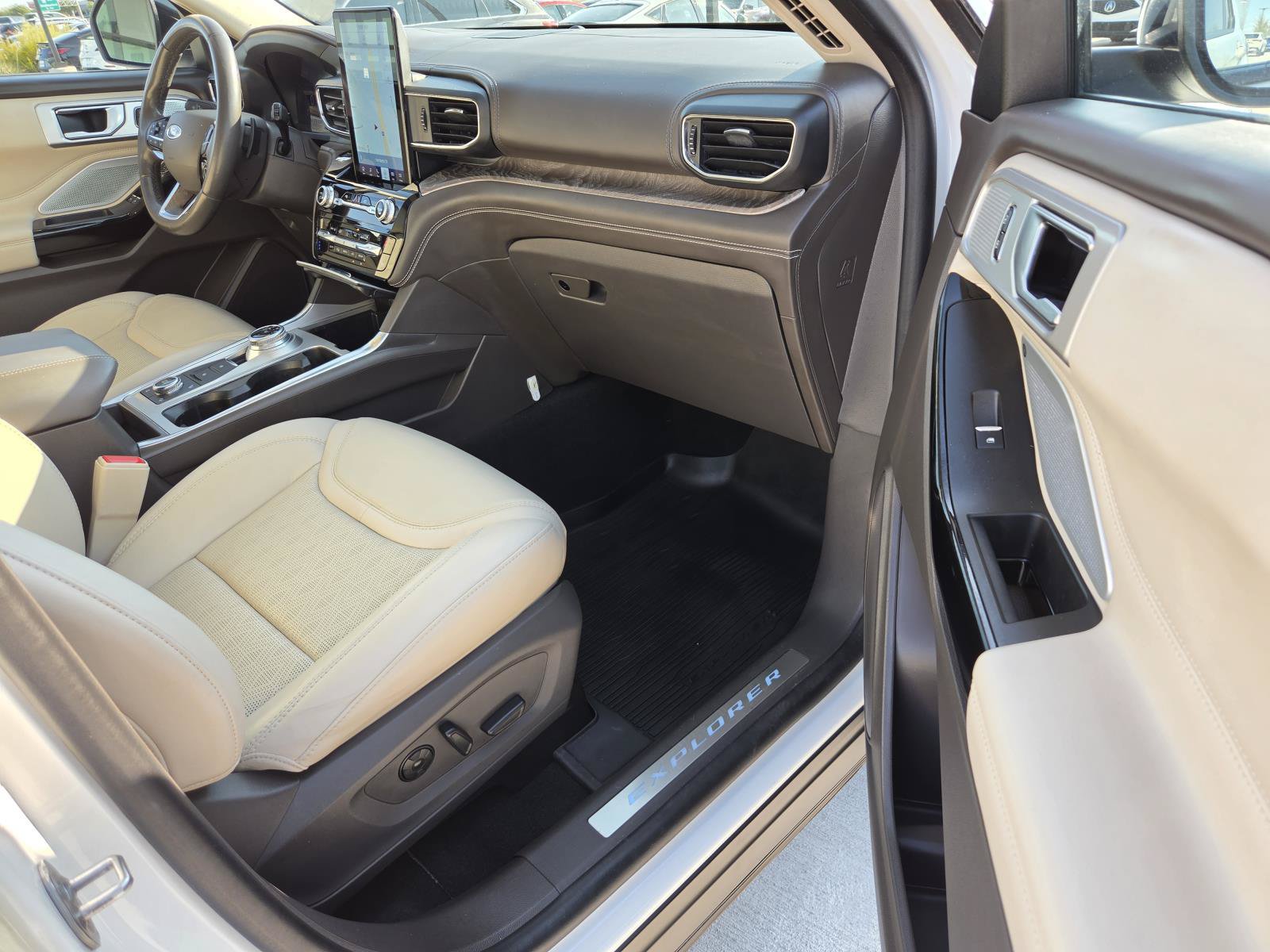 Used 2021 Ford Explorer Platinum w/ Equipment Group 601A AWD/4WD image 8