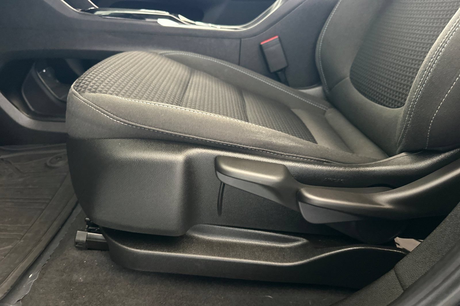 Used 2023 Chevrolet Bolt EUV LT FWD image 13