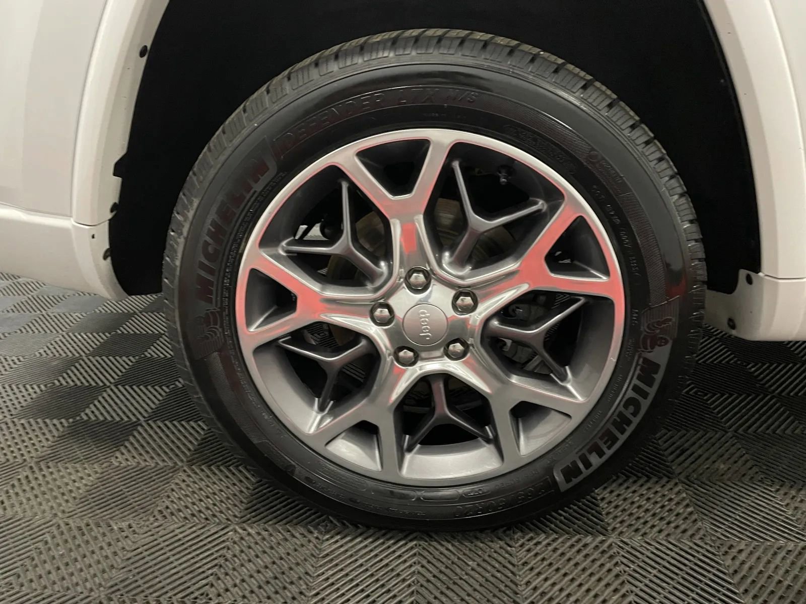 Used 2020 Jeep Grand Cherokee Overland image 19