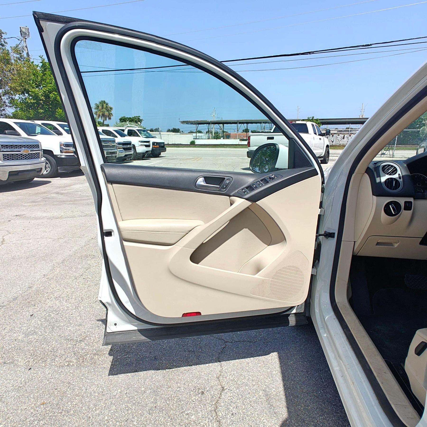 Used 2015 Volkswagen Tiguan SE FWD image 10