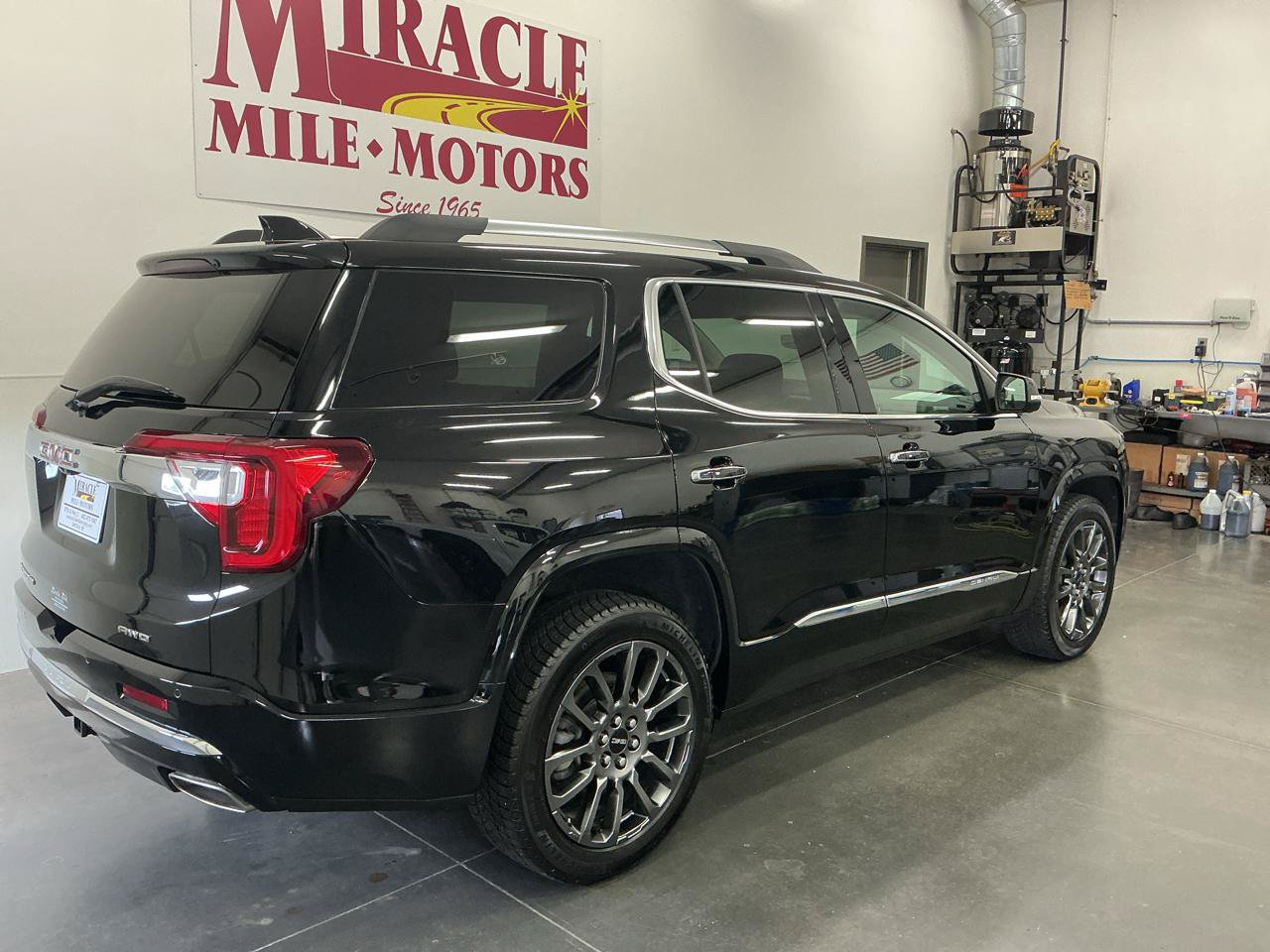 Used 2023 GMC Acadia Denali w/ Black Diamond Edition AWD/4WD image 7