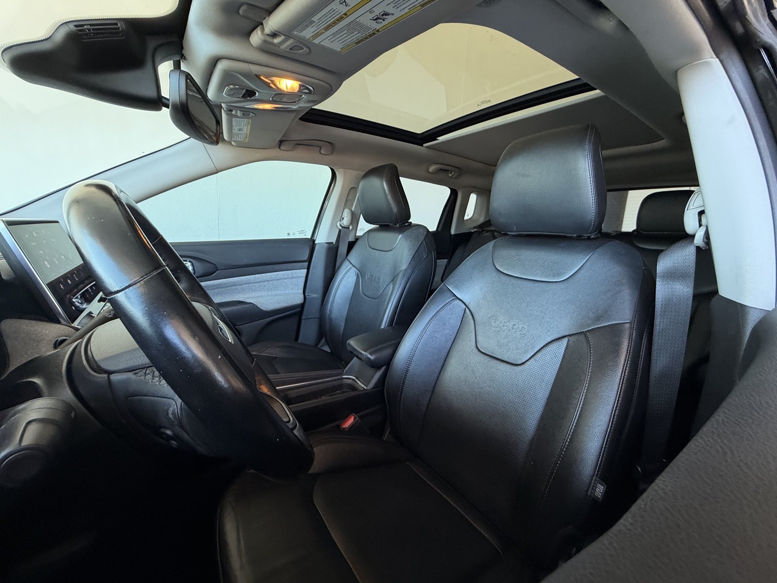 Used 2022 Jeep Compass Latitude w/ Sun and Sound Group AWD/4WD image 27