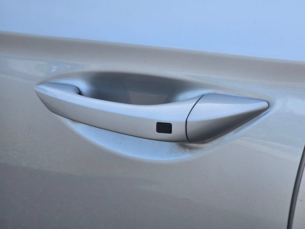 Used 2022 Hyundai Ioniq SE FWD image 10
