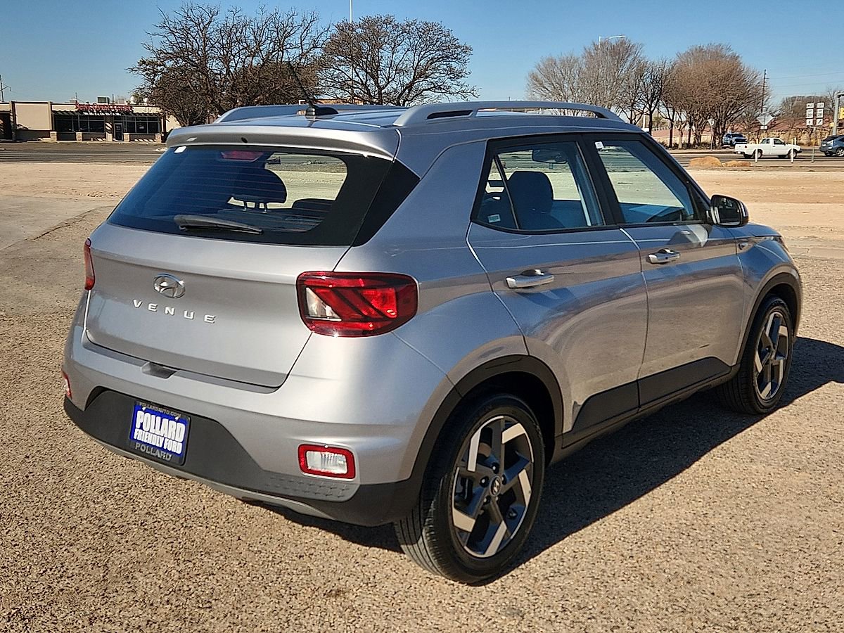 Used 2025 Hyundai Venue SEL image 3