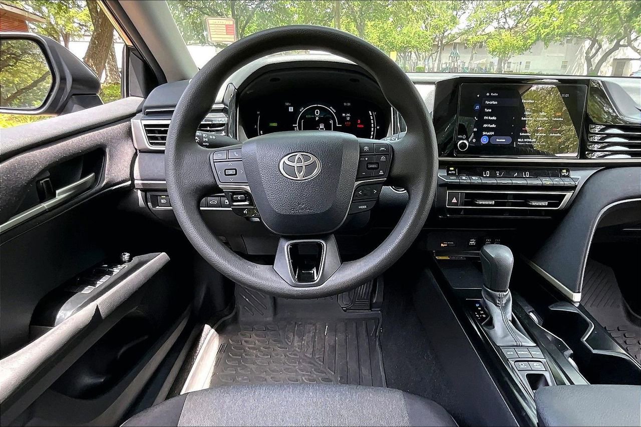 Used 2025 Toyota Camry LE FWD image 8