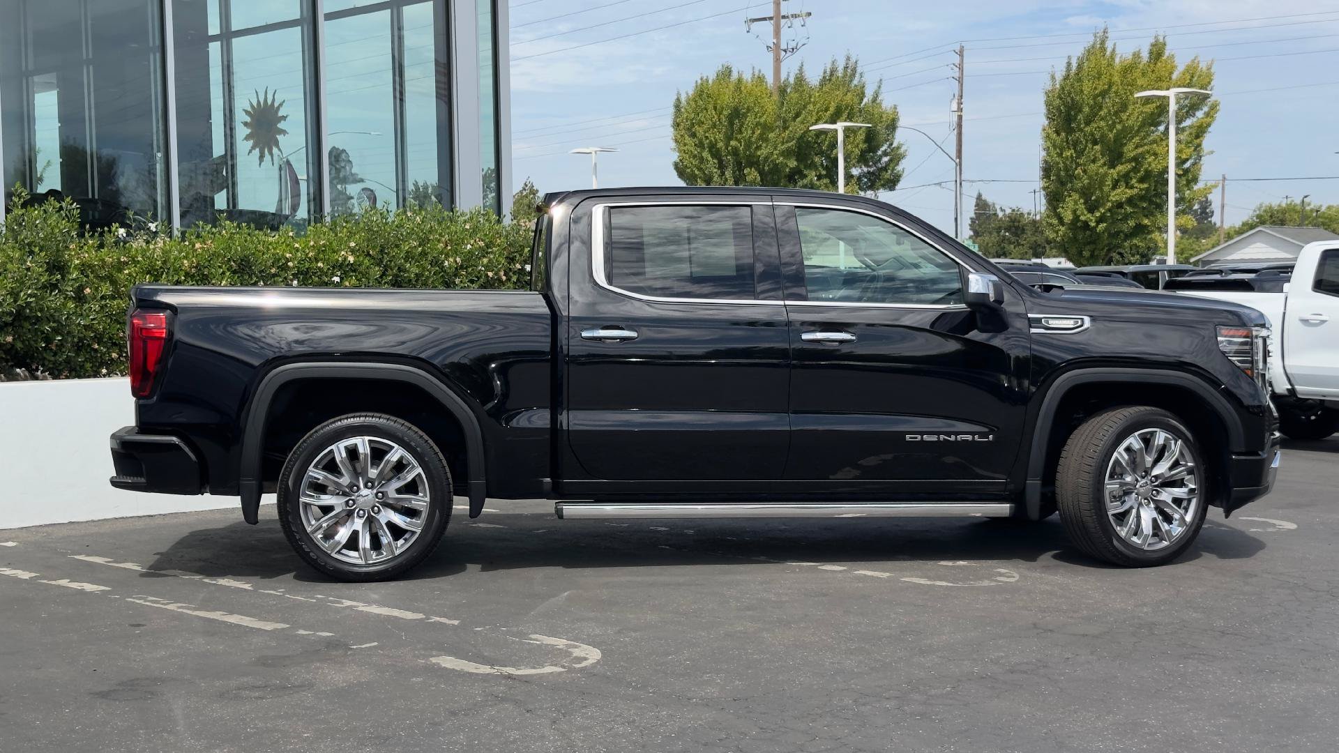 Used 2024 GMC Sierra 1500 Denali AWD/4WD image 3