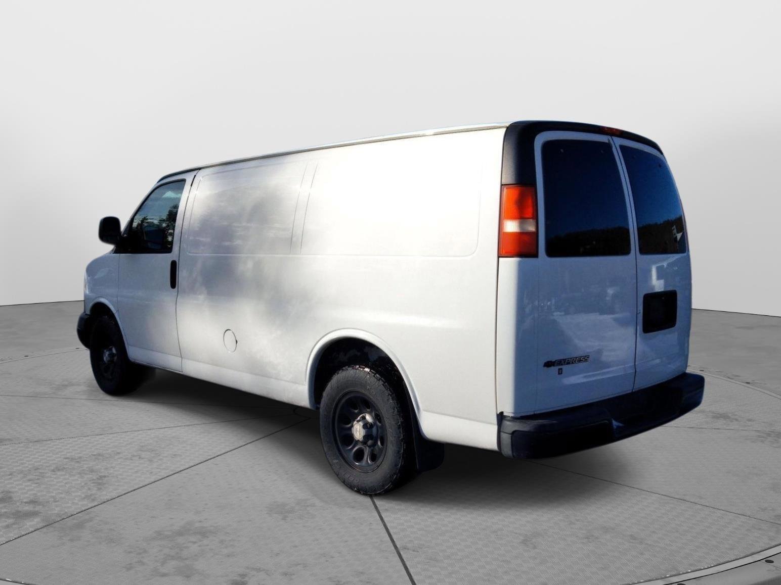 Used 2009 Chevrolet Express 1500 Work Van image 8