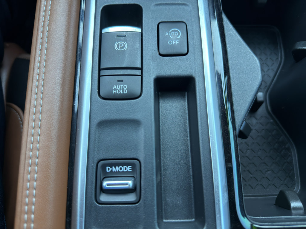 Used 2023 Nissan Pathfinder Platinum w/ Black Appearance Package FWD image 32
