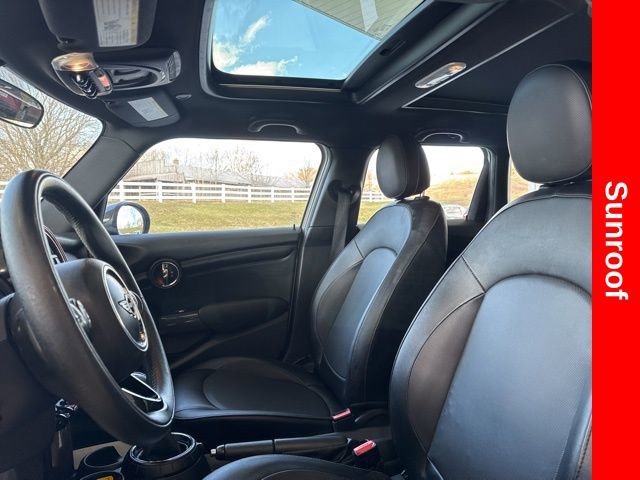 Used 2016 MINI Cooper 4-Door Hardtop image 4