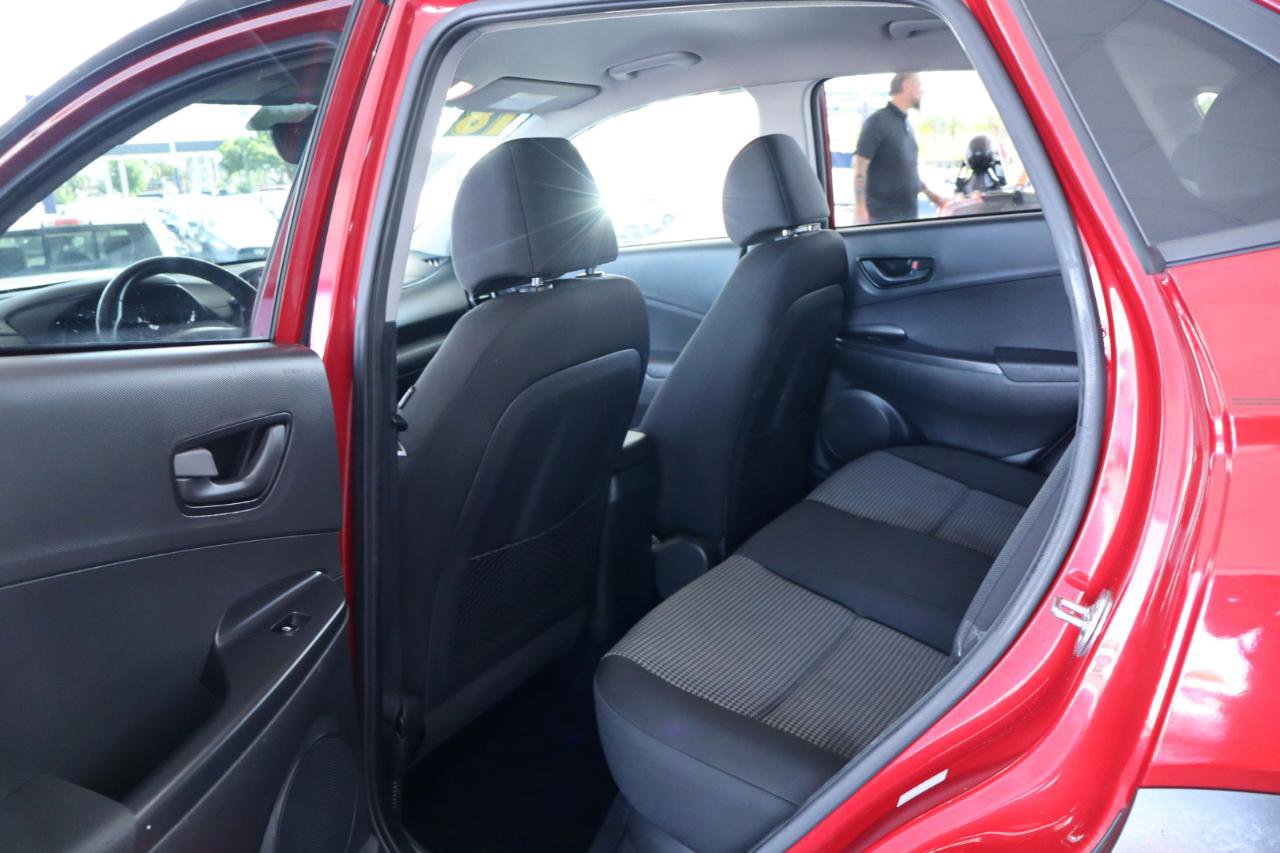 Used 2018 Hyundai Kona SEL FWD image 28