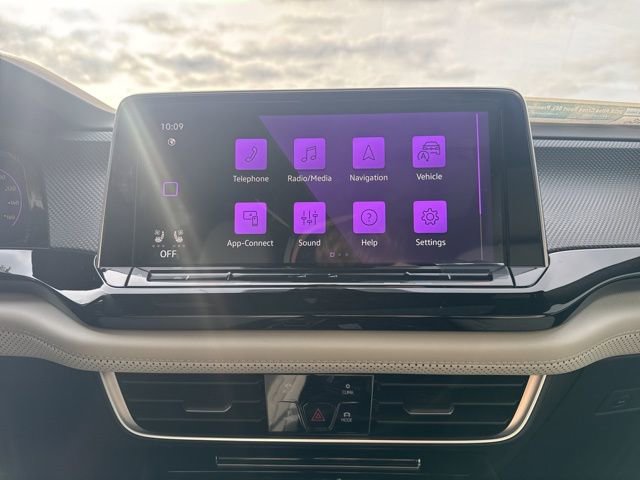 New 2026 Volkswagen Atlas Cross Sport SEL Premium R-Line image 15