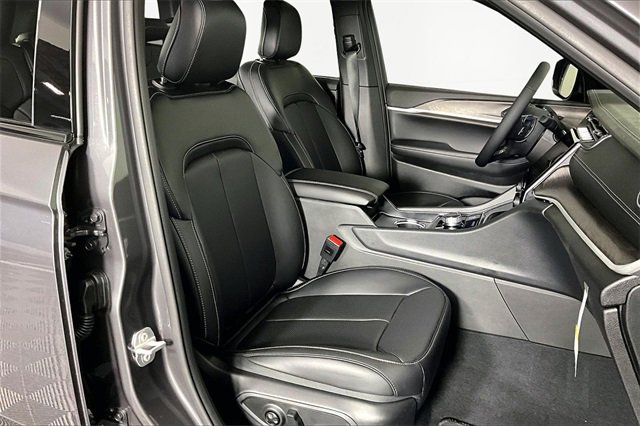 New 2025 Jeep Grand Cherokee Limited w/ Luxury Tech Group II image 12
