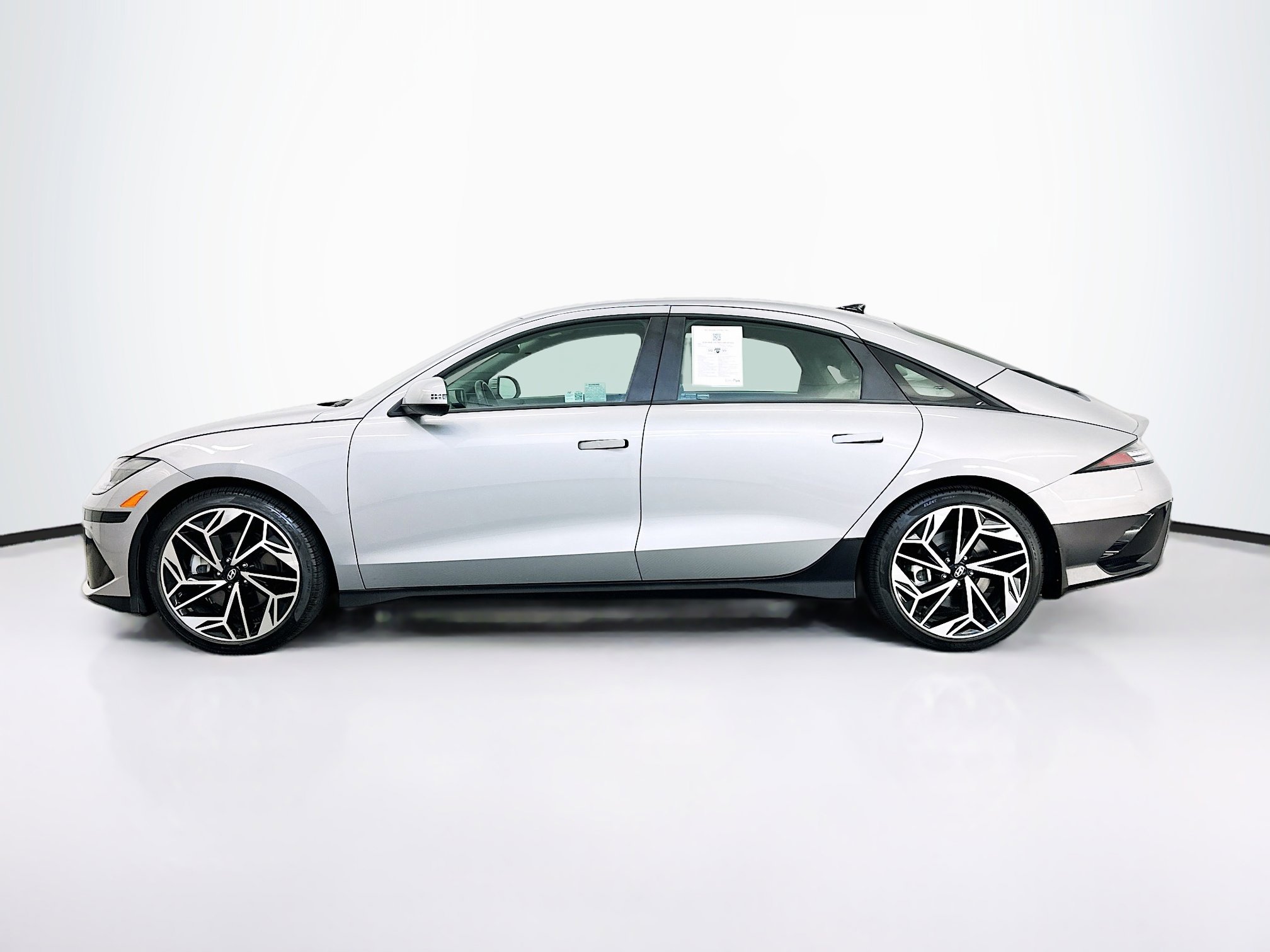Used 2024 Hyundai Ioniq 6 SEL image 4