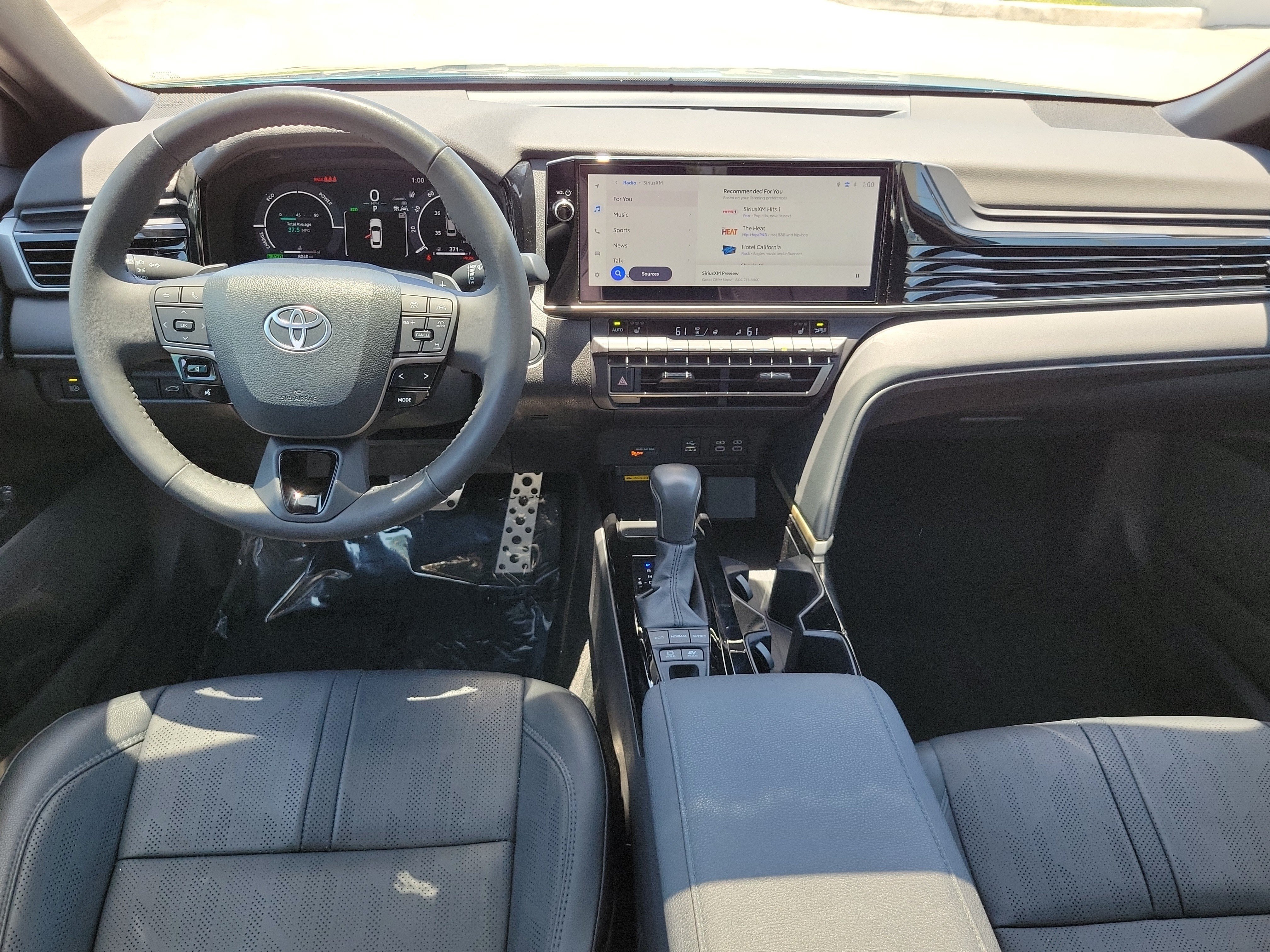 Used 2025 Toyota Camry XSE FWD image 14