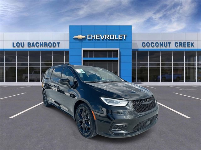 Used 2023 Chrysler Pacifica Touring-L w/ S Appearance Package image 1