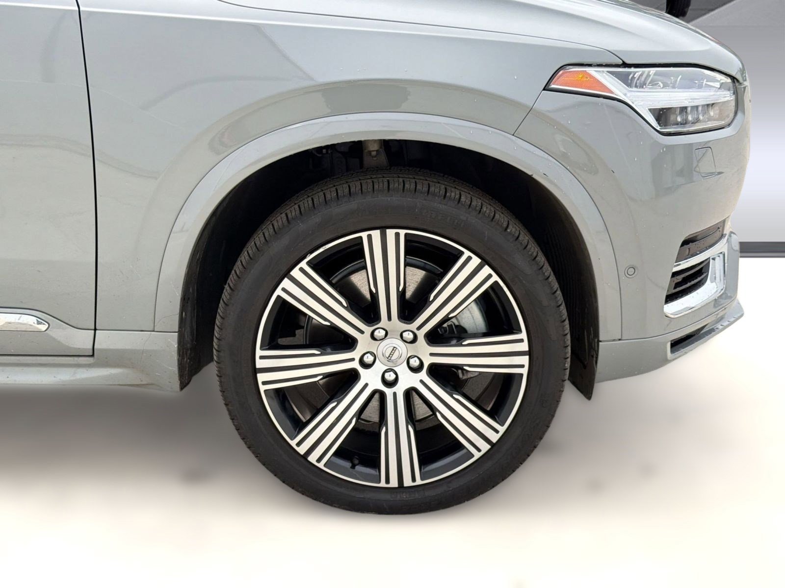 Used 2024 Volvo XC90 T8 Plus w/ Protection Package Premier image 11