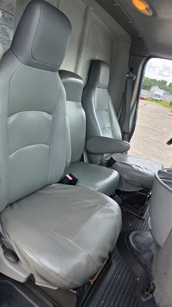 Used 2011 Ford E-450 and Econoline 450 Super Duty RWD image 21