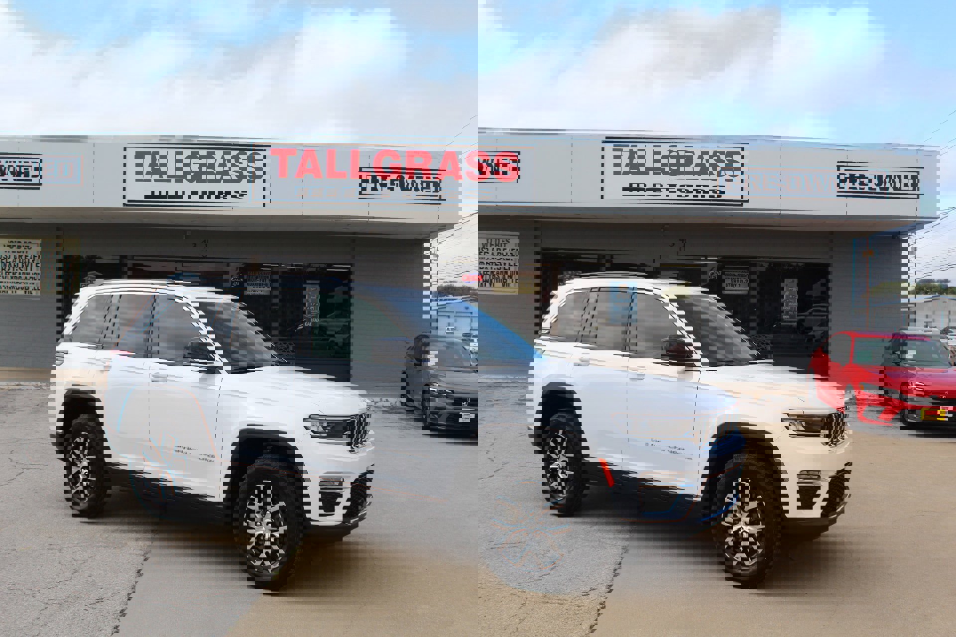 Used 2024 Jeep Grand Cherokee Limited image 2