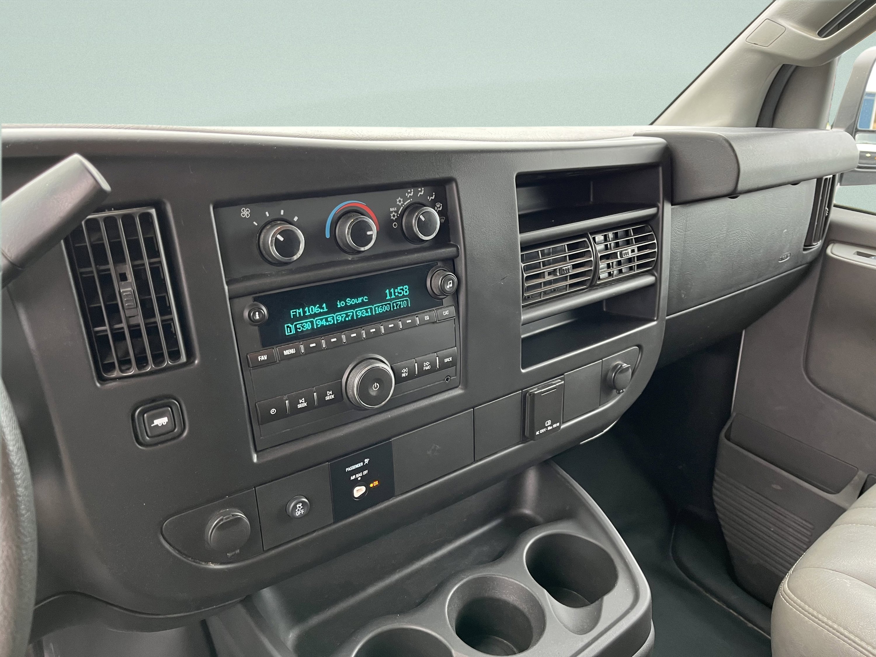 Used 2017 Chevrolet Express 2500 image 8