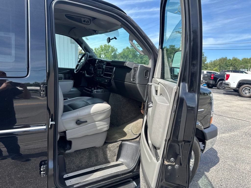 Used 2016 Chevrolet Express 2500 RWD image 28