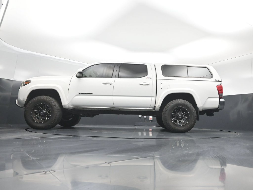 Used 2017 Toyota Tacoma SR5 w/ Tow Package AWD/4WD image 7