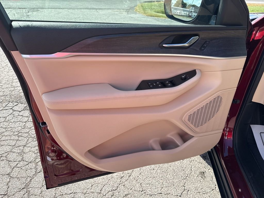 New 2025 Jeep Grand Cherokee L Limited image 22