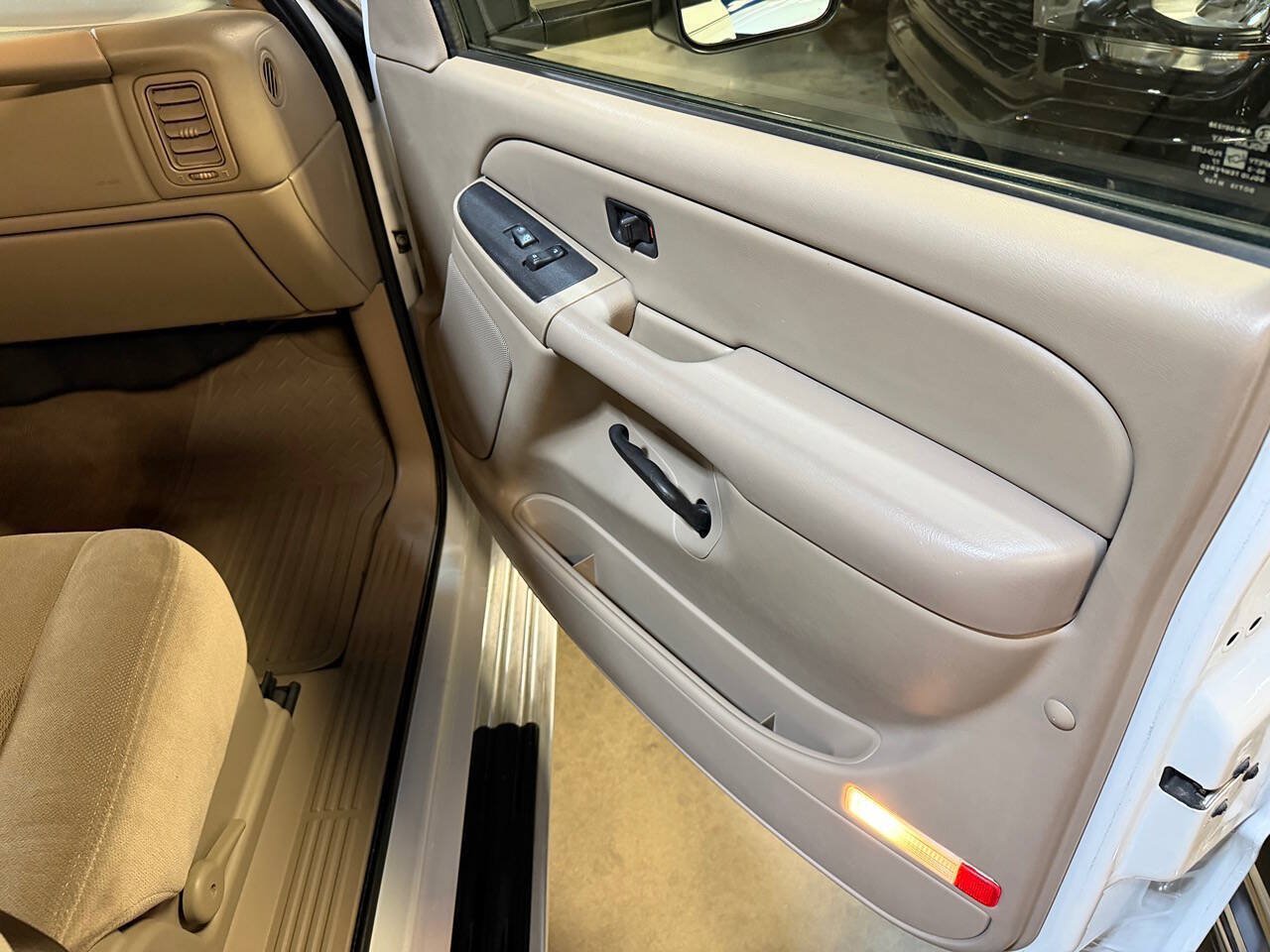 Used 2006 GMC Sierra 2500 SLE w/ Heavy-Duty Power Package AWD/4WD image 36